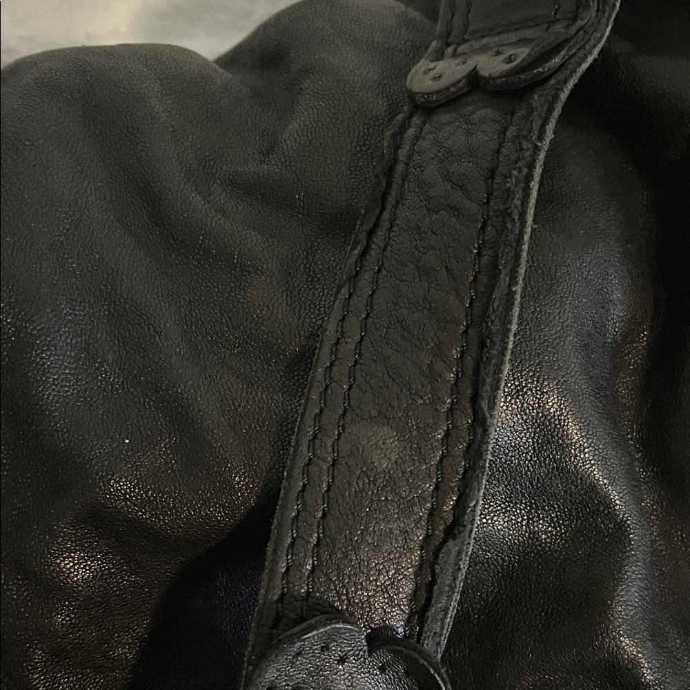 Lucky Brand: Chic Black Leather Shoulder Bag - Picture 5 of 7